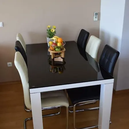Luna Makarska